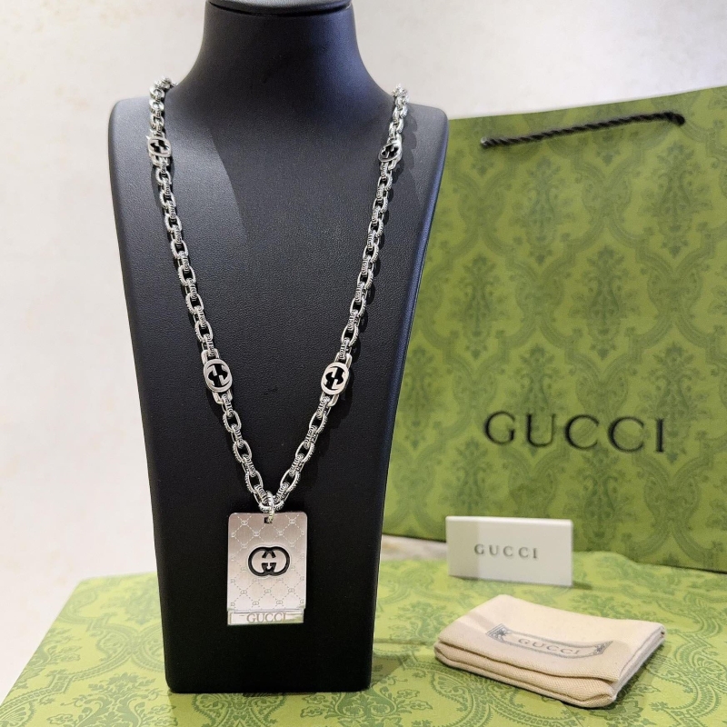 G*u*i necklaces
